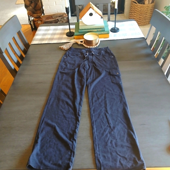 KUHL Womans Wide Leg Cargo Joggers Like New Size 6 Dark Gray - Picture 1 of 7